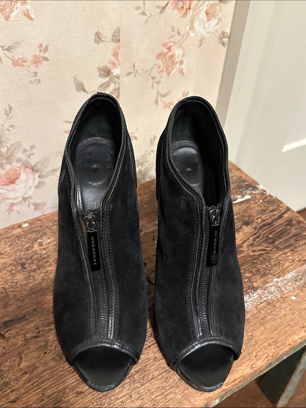 Burberry Black Suede Front-Zip Peep Toe Ankle Booties EU 40 - Picture 4 of 11